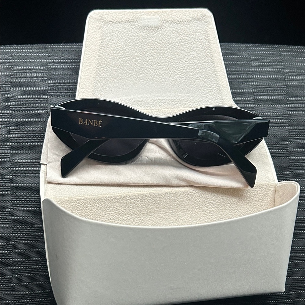 Elegant Black Sunglasses